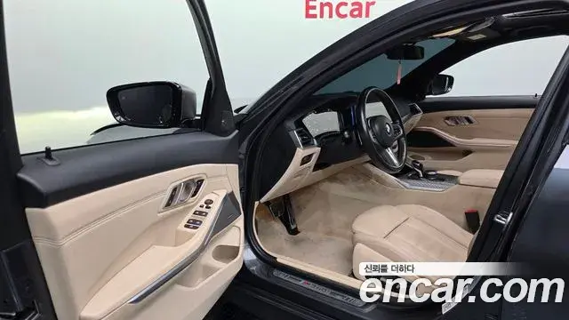 BMW 3 Series 2019 — Фото 10/20
