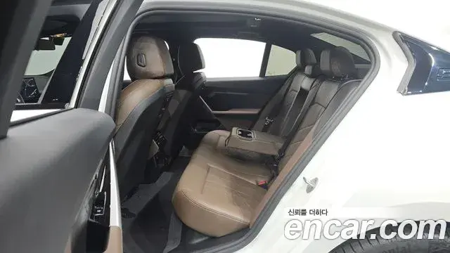 BMW 5 Series 2025 — Фото 14/20
