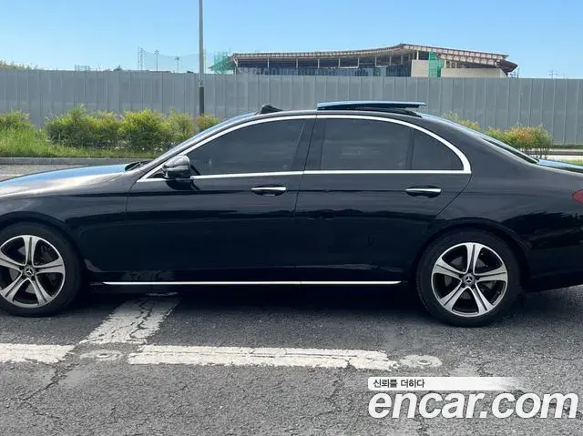 Mercedes-Benz E-Class 2018 — Фото 3/20