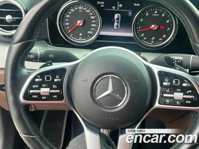 Mercedes-Benz E-Class 2018 — Фото 11/20