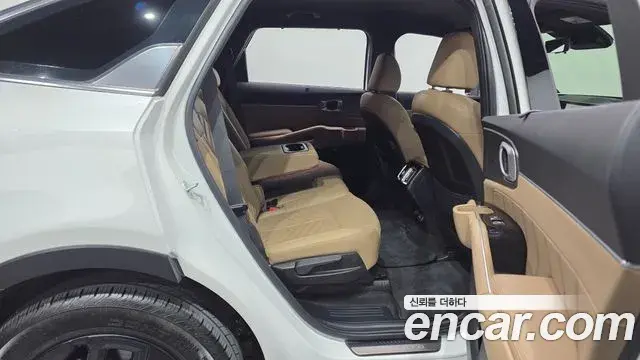Kia Sorento 2023 — ფოტო 24/38