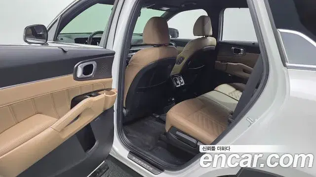 Kia Sorento 2023 — ფოტო 28/38