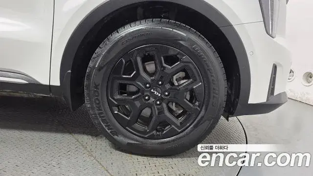 Kia Sorento 2023 — ფოტო 17/38