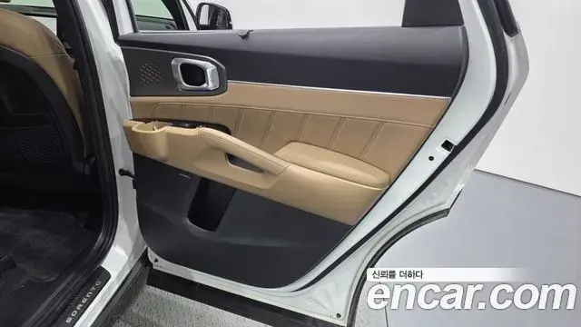 Kia Sorento 2023 — ფოტო 21/38