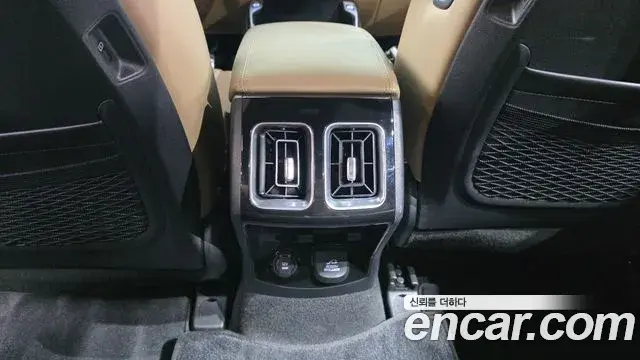 Kia Sorento 2023 — ფოტო 19/38