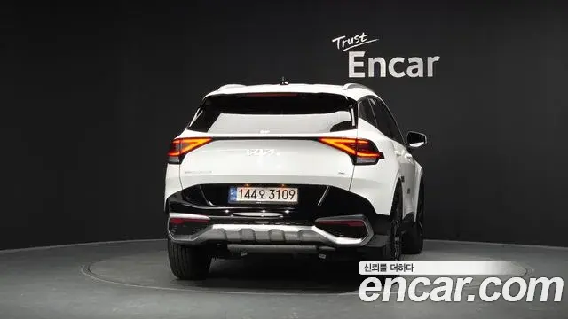 Kia Sportage 2023 — ფოტო 7/37