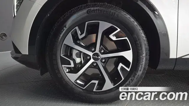 Kia Sportage 2023 — ფოტო 16/37