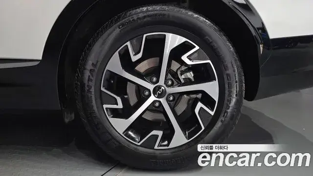 Kia Sportage 2023 — ფოტო 4/37