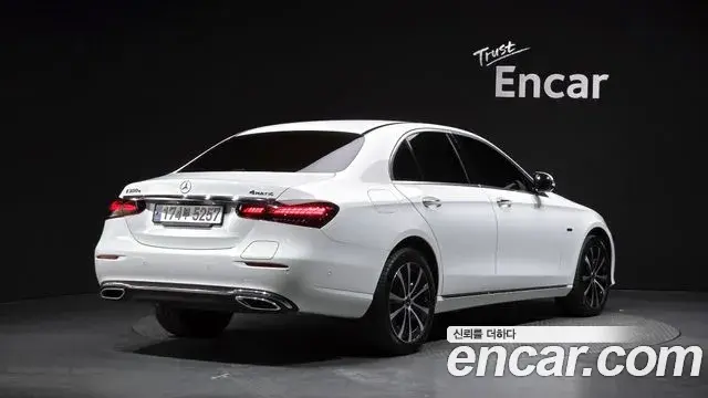 Mercedes-Benz E-Class 2021 — Фото 2/20