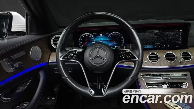 Mercedes-Benz E-Class 2021 — Фото 12/20