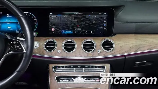 Mercedes-Benz E-Class 2021 — Фото 18/20