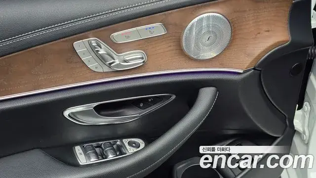 Mercedes-Benz E-Class 2021 — Фото 20/20