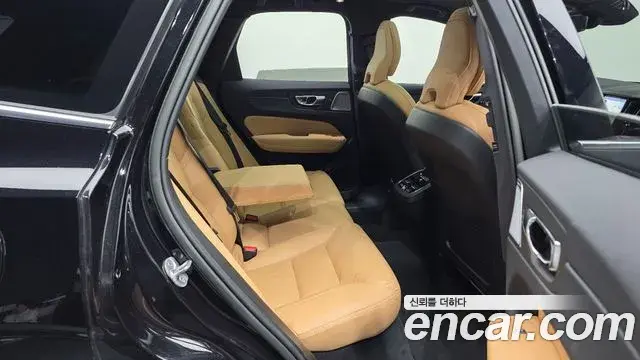 Volvo XC60 2022 — Şəkil 15/34
