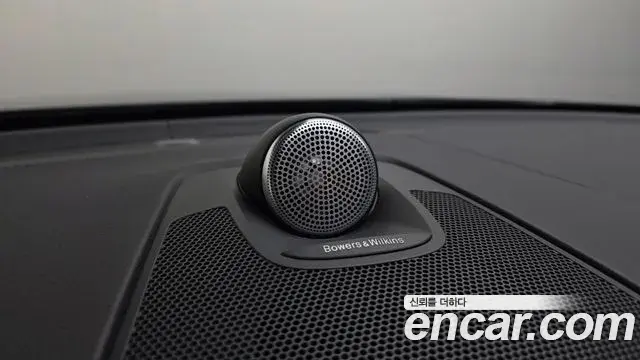 Volvo XC60 2022 — Şəkil 34/34