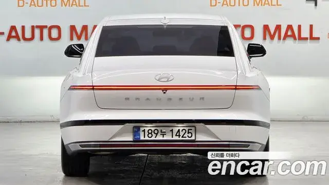 Hyundai Grandeur 2023 — Фото 1/20