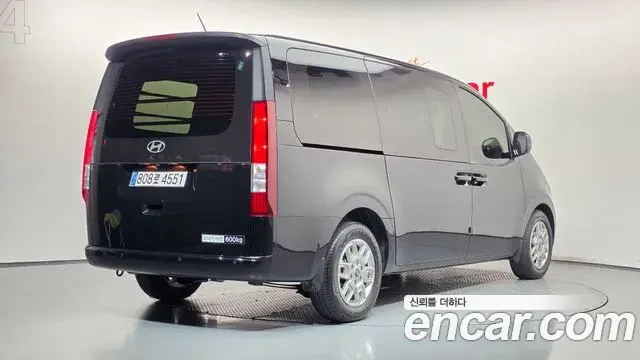 Hyundai Staria 2024 — Photo 2/20