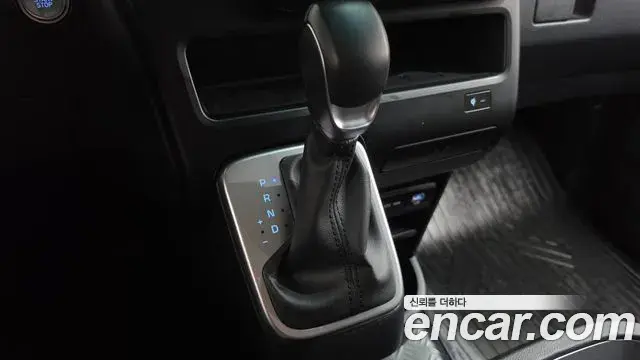 Hyundai Staria 2024 — Photo 9/20