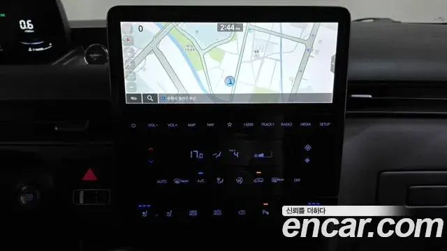 Hyundai Staria 2024 — Photo 12/20
