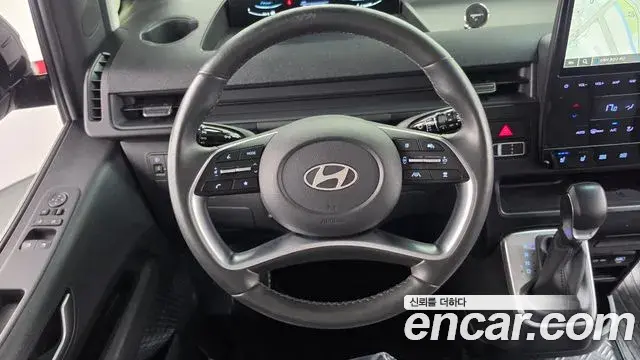 Hyundai Staria 2024 — Photo 13/20