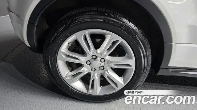 Land Rover Range Rover Evoque 2018 — Photo 9/30