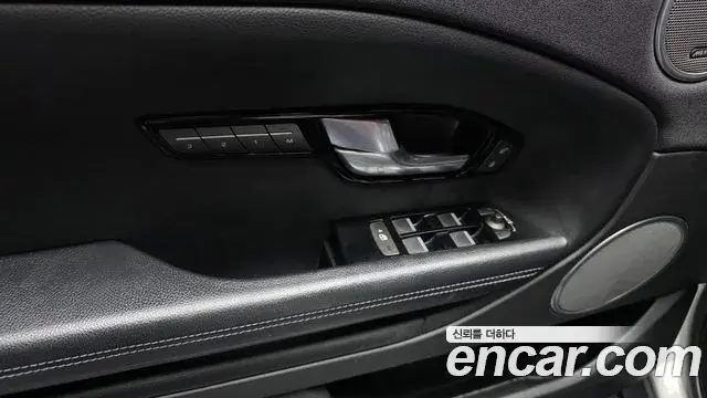 Land Rover Range Rover Evoque 2018 — Photo 12/30