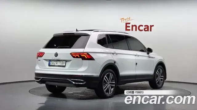 Volkswagen Tiguan Allspace 2023 — ფოტო 12/38