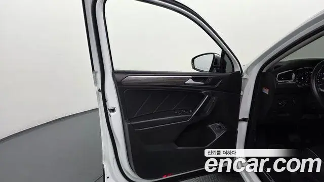Volkswagen Tiguan Allspace 2023 — ფოტო 20/38