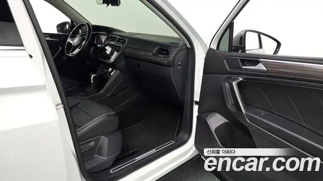 Volkswagen Tiguan Allspace 2023 — ფოტო 9/38