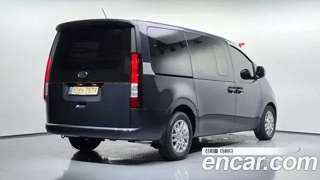 Hyundai Staria 2023 — Фото 2/20