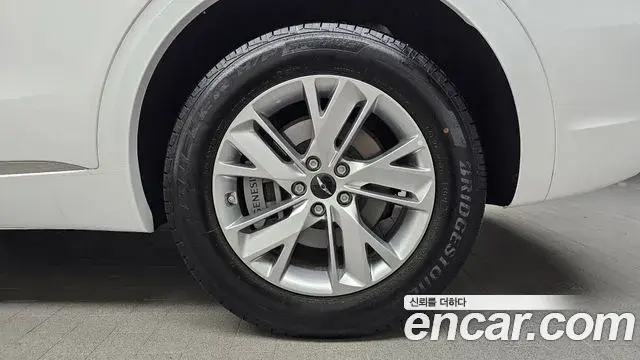 Genesis GV70 2025 — Photo 18/31