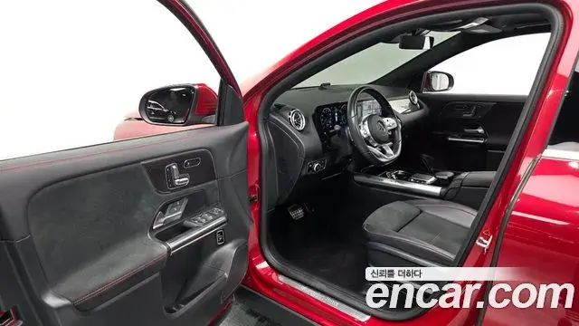 Mercedes-Benz GLA-Class 2022 — Фото 10/20