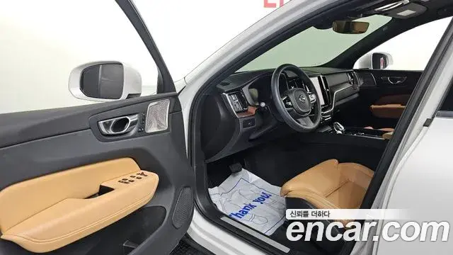 Volvo XC60 2023 — Фото 10/20