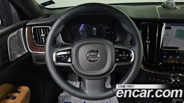 Volvo XC60 2023 — Фото 15/20