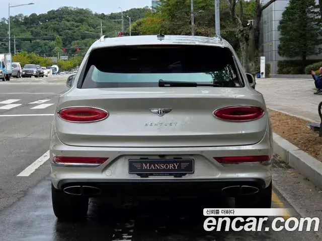 Bentley Bentayga 2024 — Şəkil 20/20