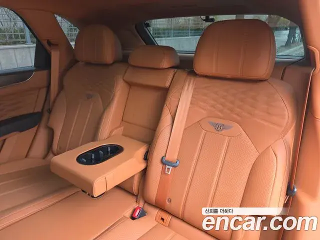 Bentley Bentayga 2024 — Şəkil 14/20