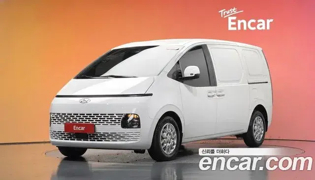 Hyundai Staria 2022 — Фото 1/20