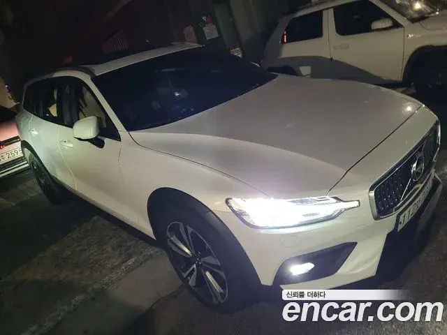 Volvo V60 Cross Country 2020 — Photo 18/20