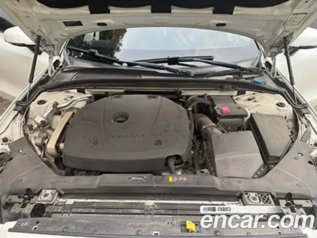 Volvo V60 Cross Country 2020 — Photo 1/20