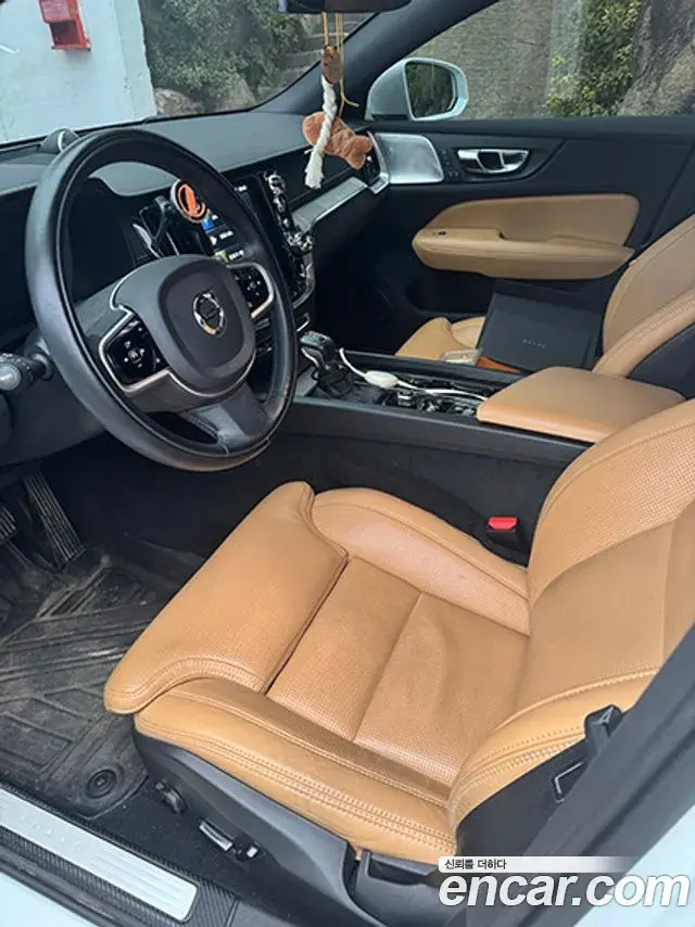 Volvo V60 Cross Country 2020 — Photo 9/20
