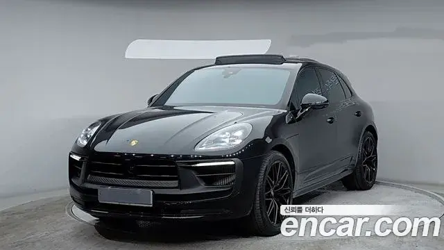 Porsche Macan 2023 — Фото 1/20