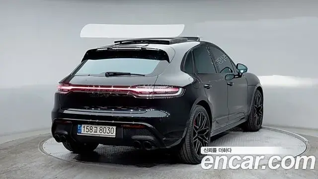 Porsche Macan 2023 — Фото 2/20