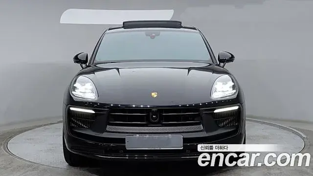 Porsche Macan 2023 — Фото 3/20