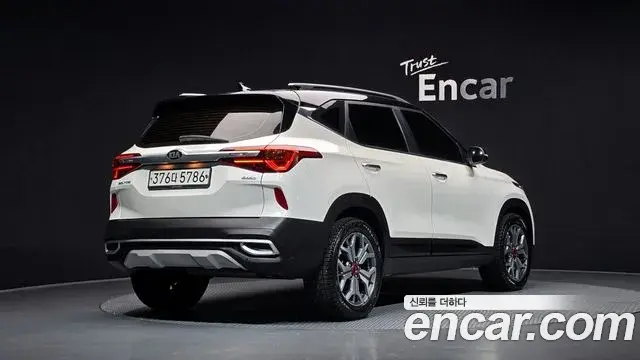 Kia Seltos 2020 — Фото 2/20