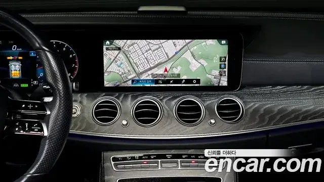 Mercedes-Benz E-Class 2021 — Фото 13/20