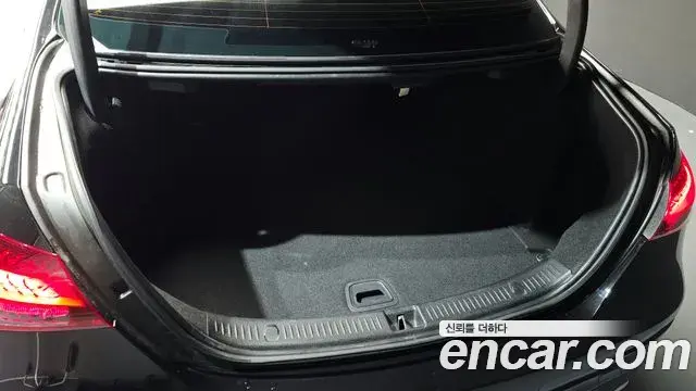 Mercedes-Benz E-Class 2021 — Фото 18/20