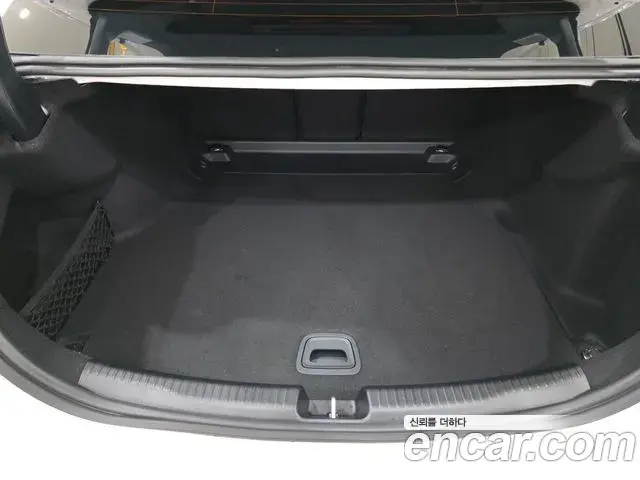 Mercedes-Benz C-Class 2026 — Фото 15/17