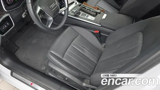 Audi A6 2022 — Фото 18/20
