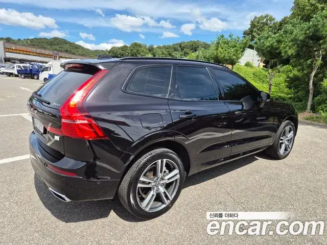 Volvo XC60 2021 — Фото 4/19