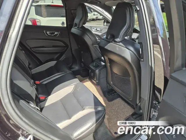 Volvo XC60 2021 — Фото 12/19