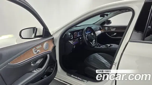 Mercedes-Benz E-Class 2019 — Фото 10/20